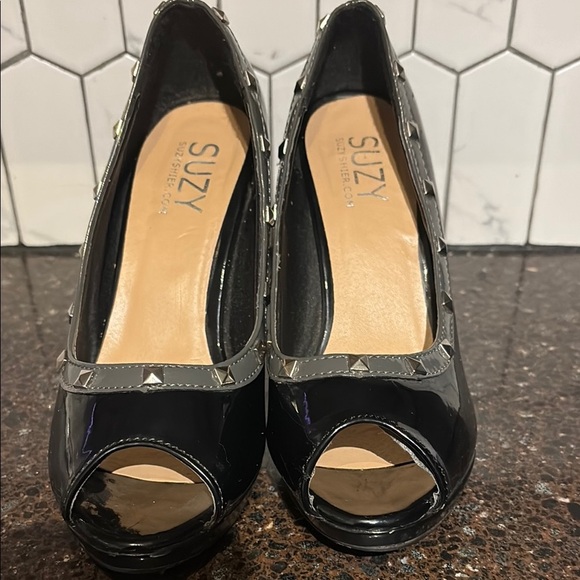 Suzy Shier Black Patent Studded Heels, size 7 - Picture 2 of 9